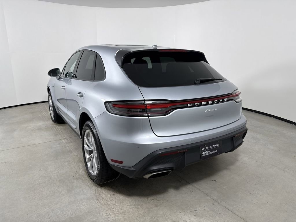 Certified 2025 Porsche Macan image 3