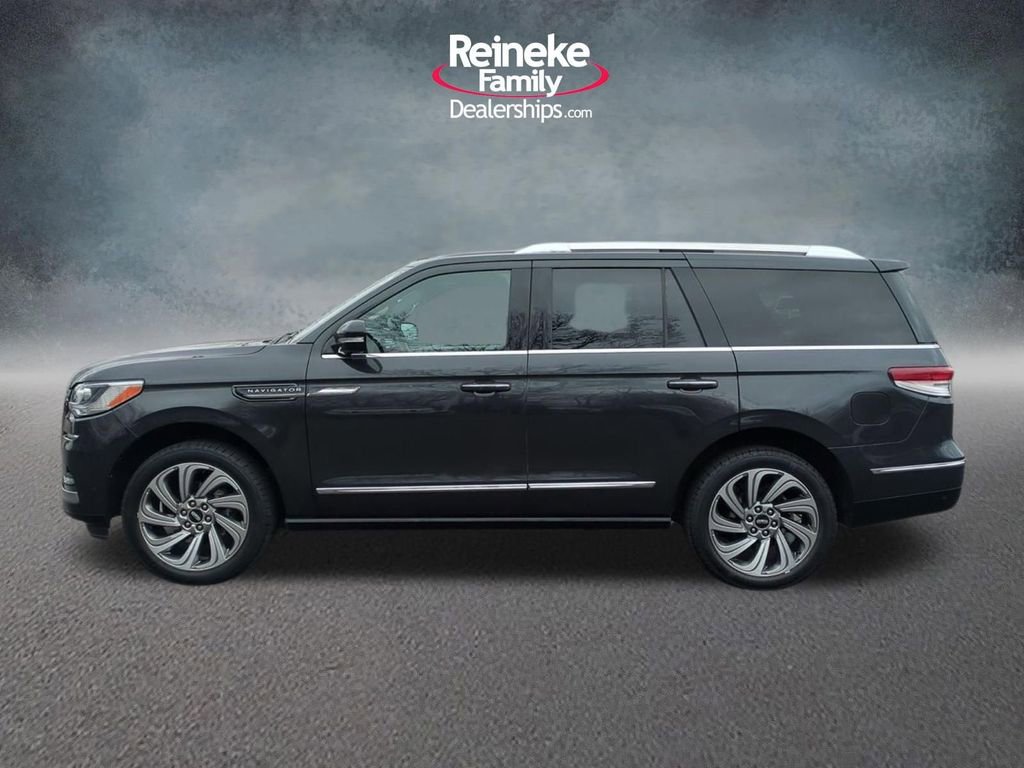 Used 2023 Lincoln Navigator Reserve AWD/4WD image 9