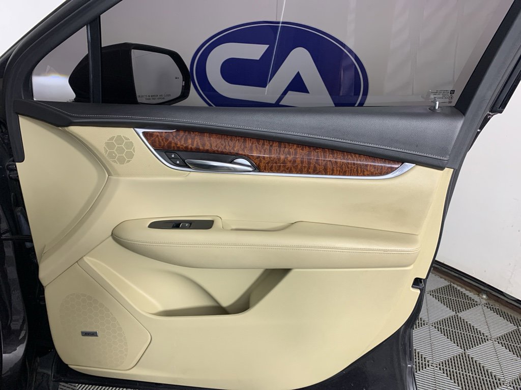 Used 2017 Cadillac XT5 Luxury w/ Driver Awareness Package image 37