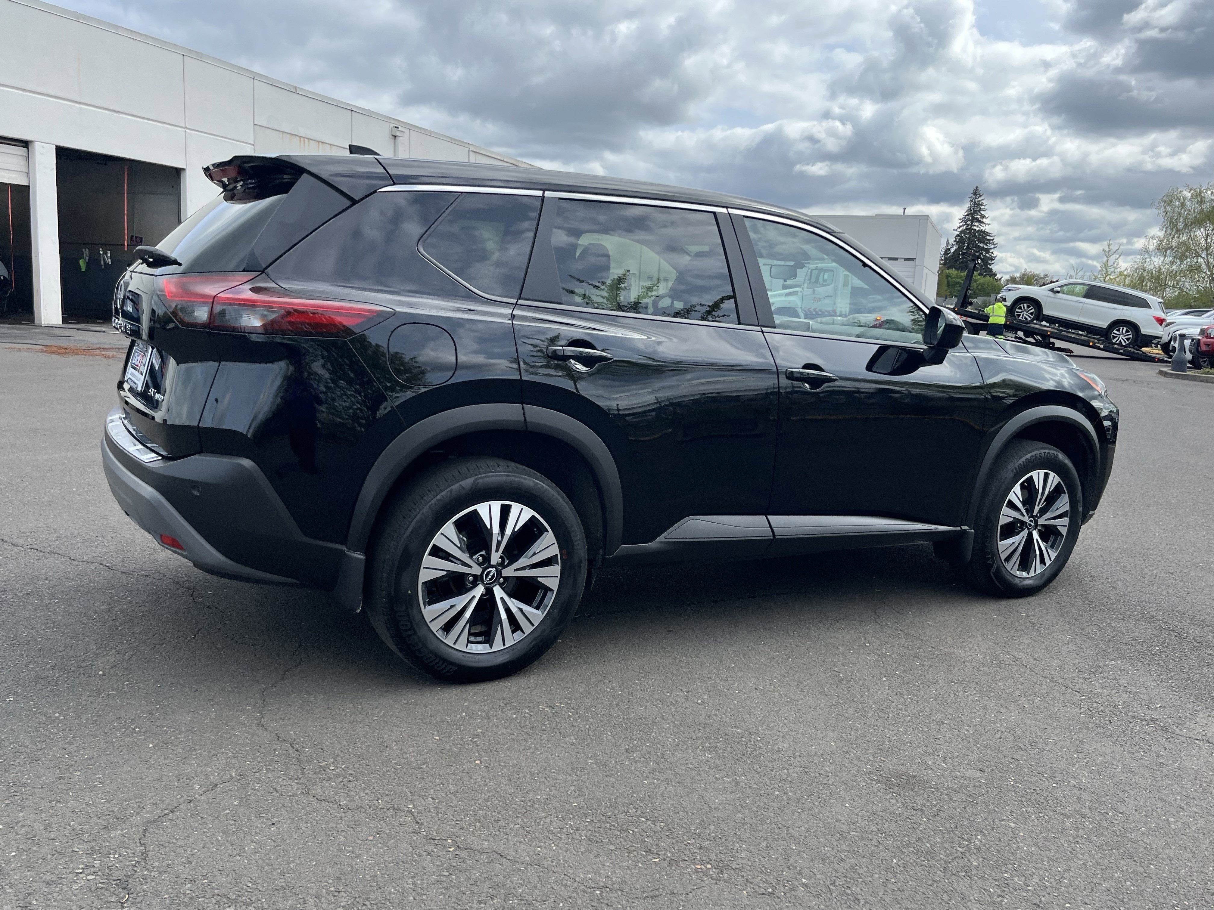 Used 2023 Nissan Rogue SV image 6