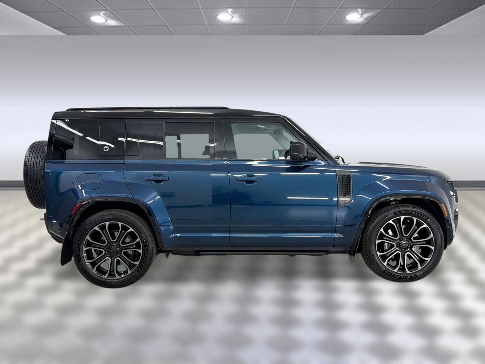 New 2026 Land Rover Defender 110 OCTA AWD/4WD image 8