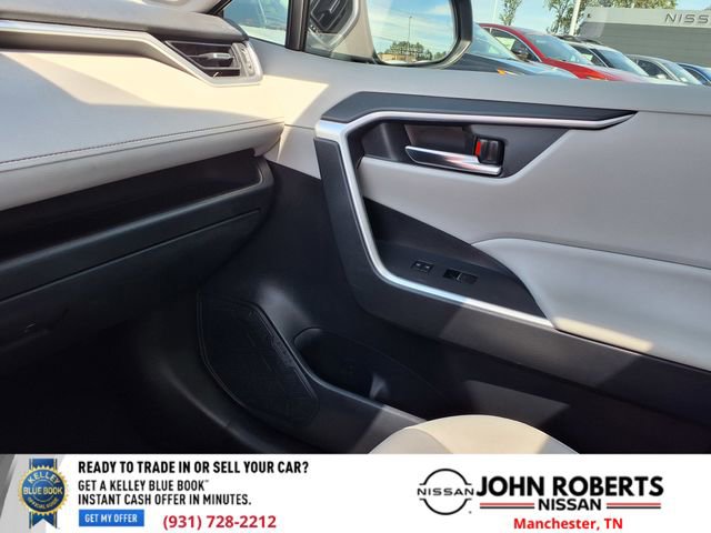 Used 2022 Toyota RAV4 XLE Premium image 8