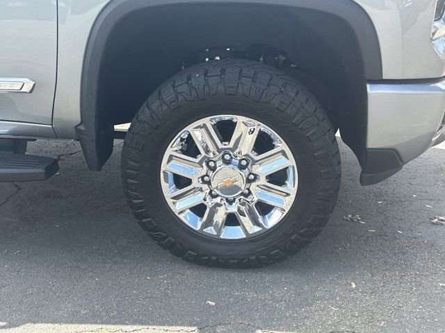 Used 2024 Chevrolet Silverado 2500 High Country w/ High Country Premium Package AWD/4WD image 16