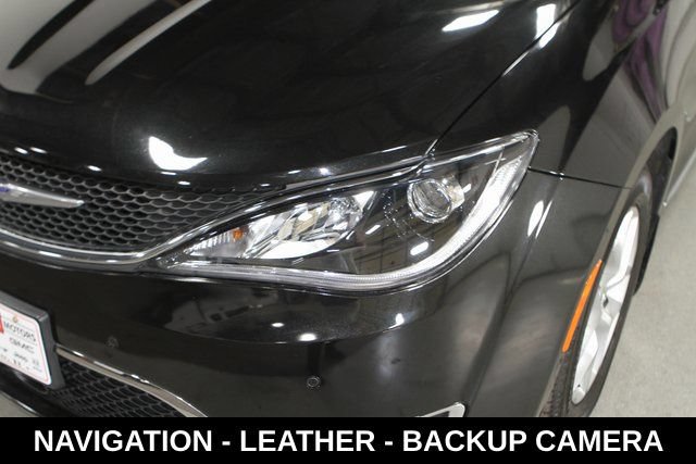 Used 2020 Chrysler Pacifica Touring-L Plus w/ Tire & Wheel Group FWD image 9
