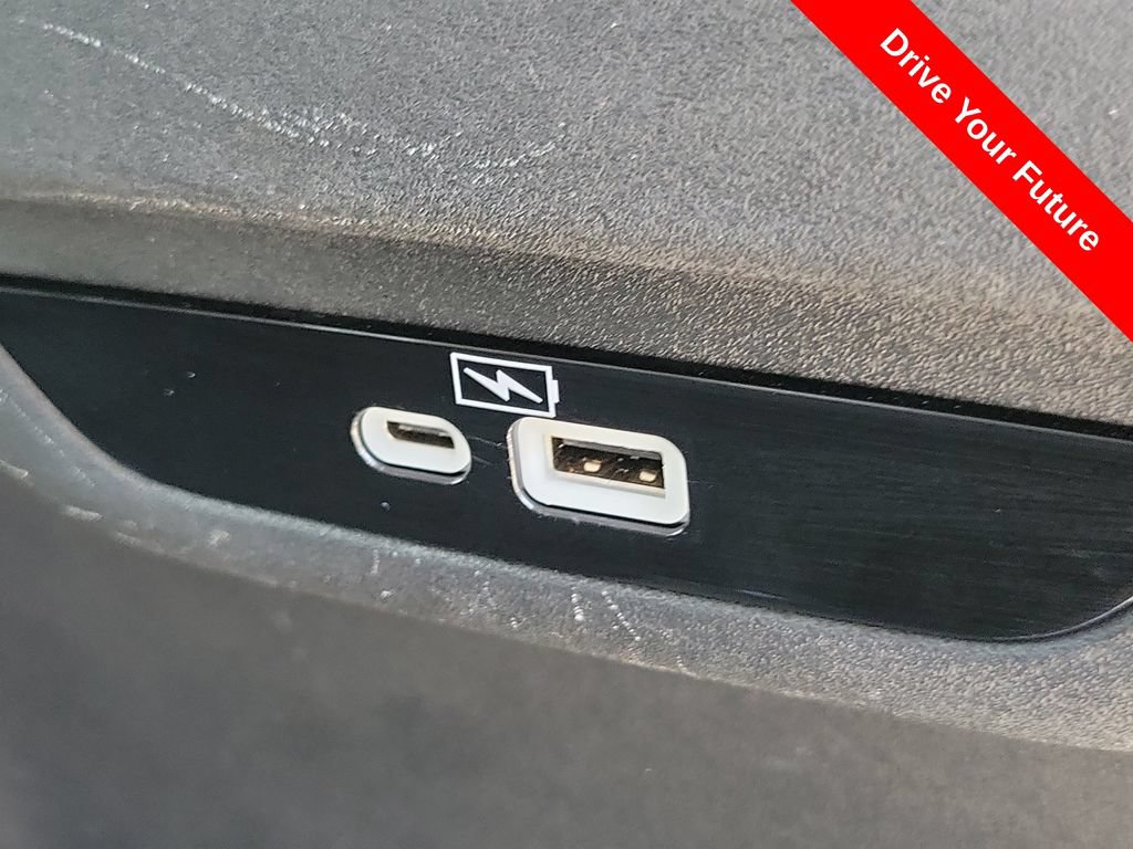Used 2023 Chrysler Pacifica Touring-L FWD image 22