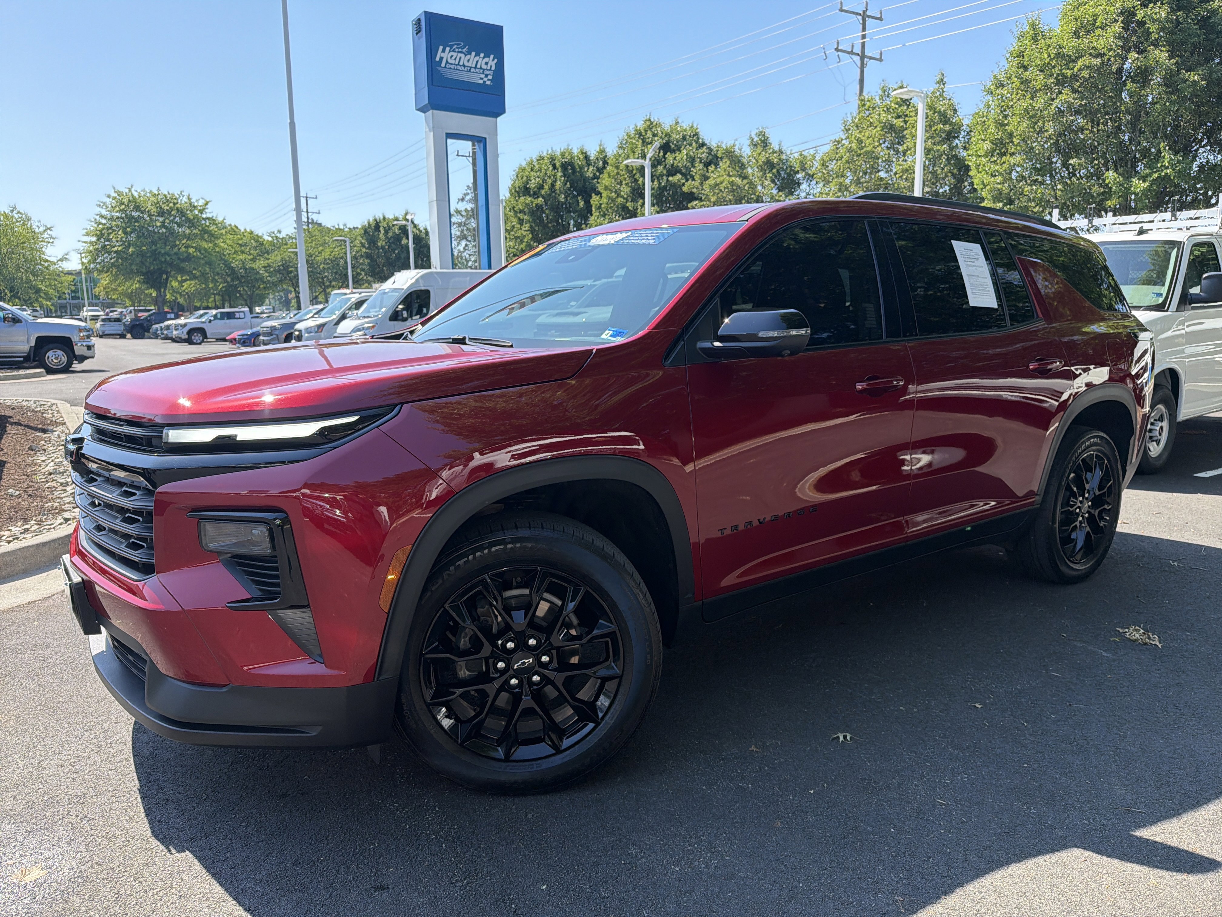 Used 2024 Chevrolet Traverse LT w/ Midnight/Sport Edition AWD/4WD image 5
