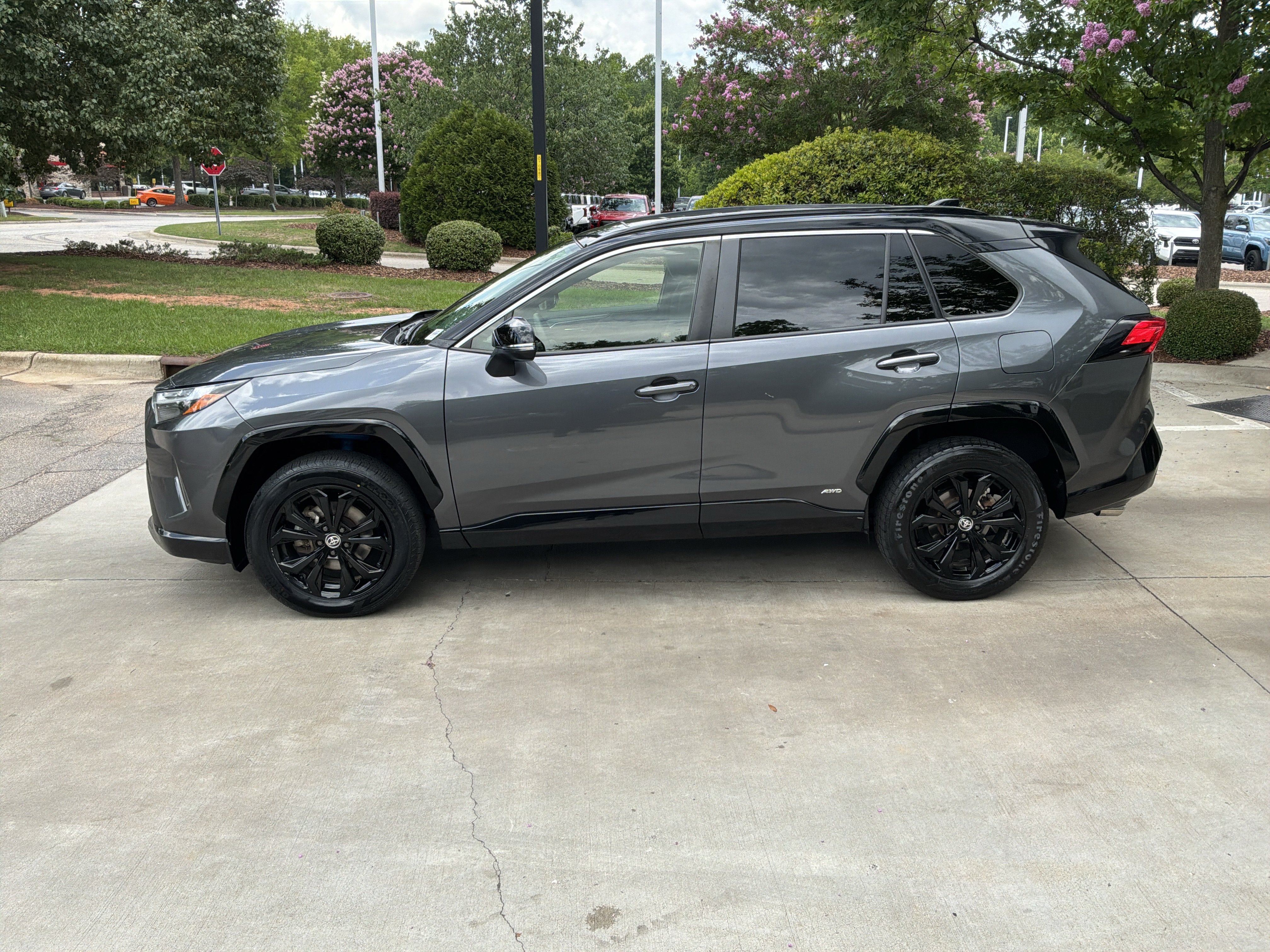 Used 2022 Toyota RAV4 XSE AWD/4WD image 7