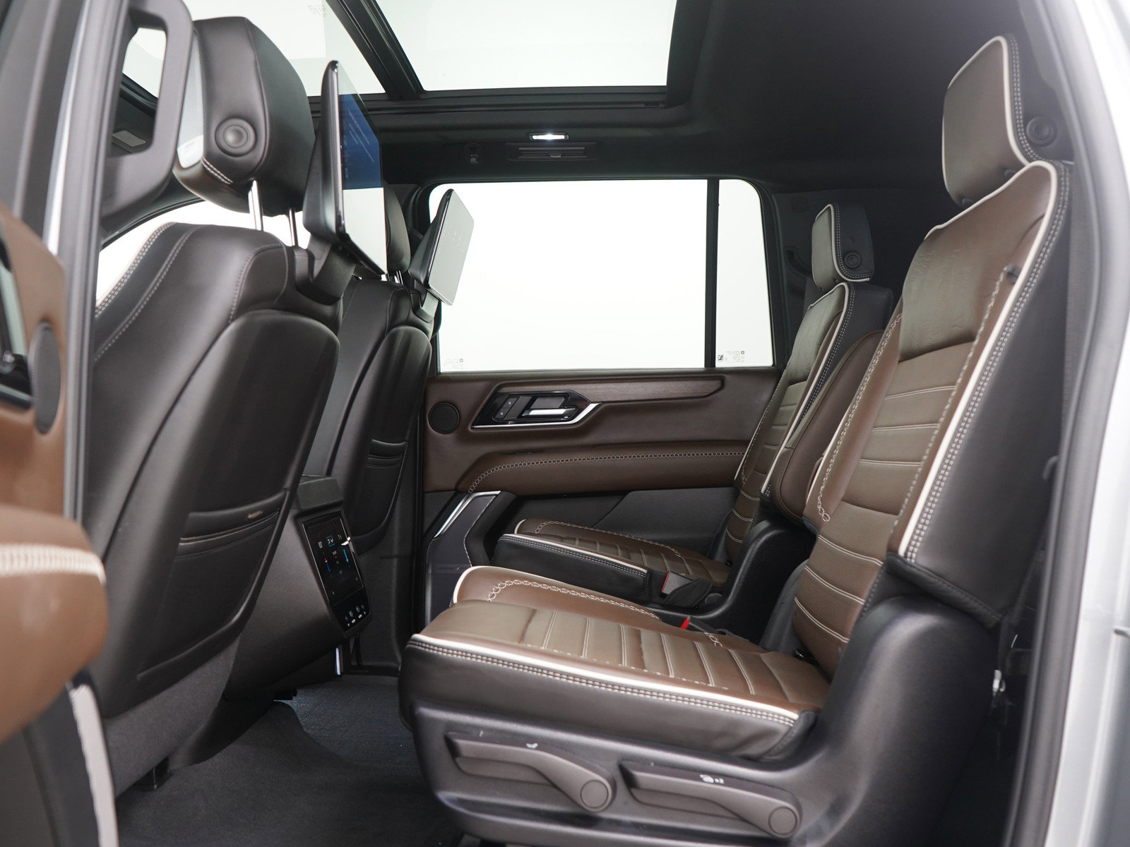 Used 2025 GMC Yukon XL Denali Ultimate w/ LPO, Floor Liner Package image 22