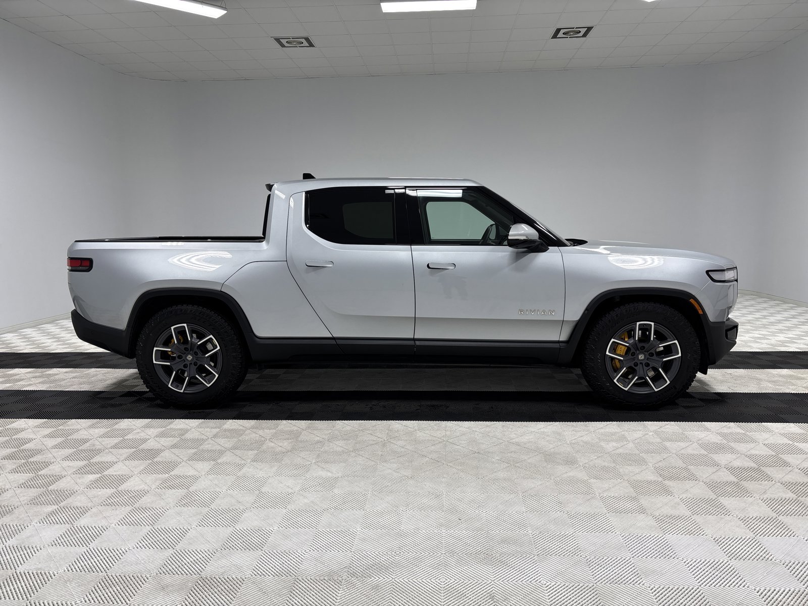 Used 2023 Rivian R1T Adventure image 6