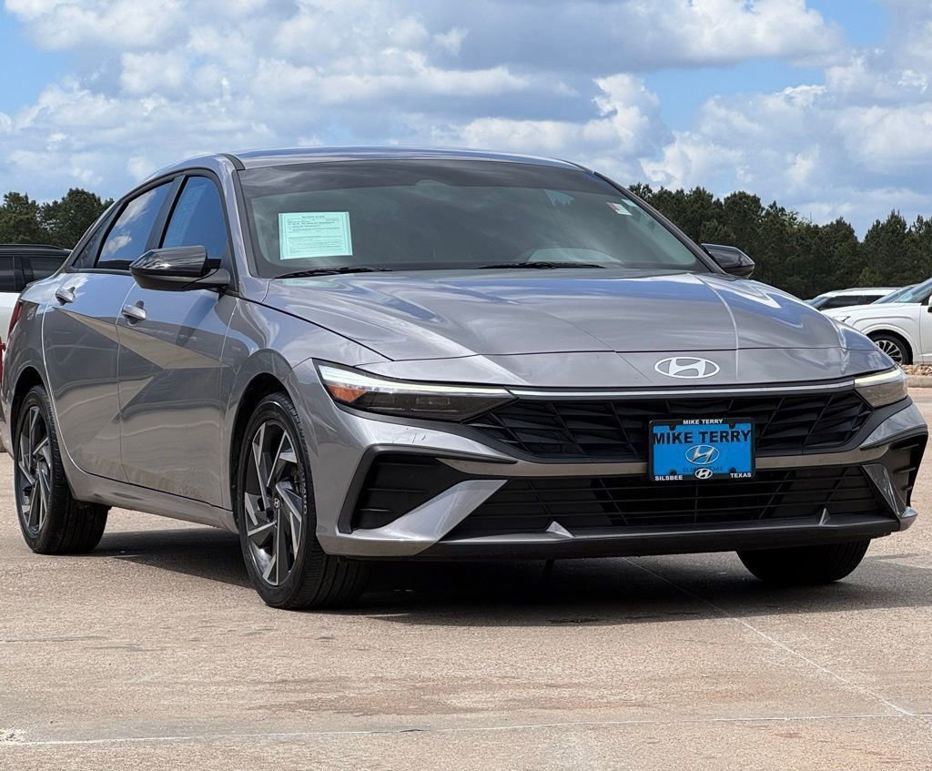 Used 2025 Hyundai Elantra Sport image 8