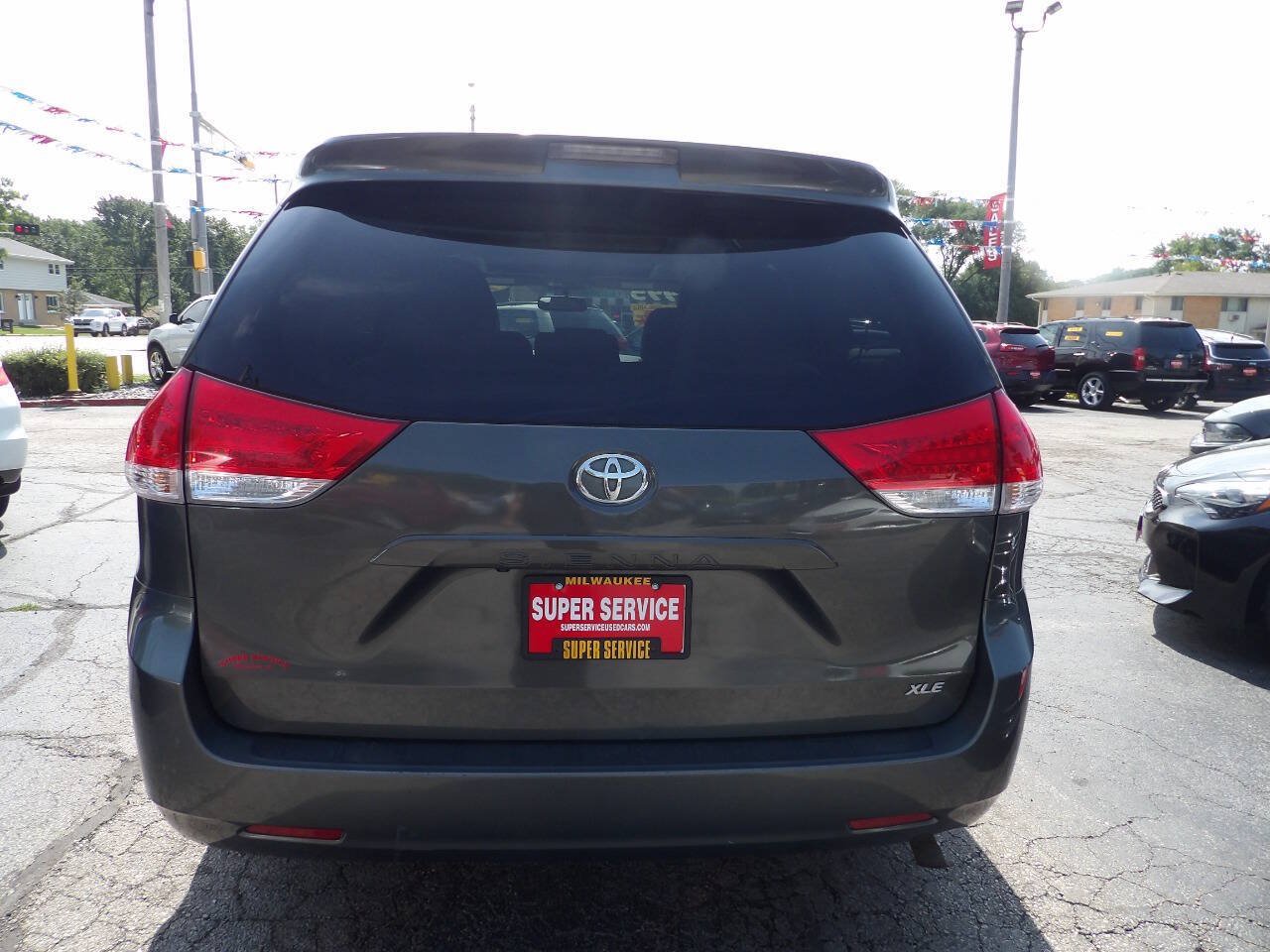 Used 2012 Toyota Sienna XLE FWD image 4