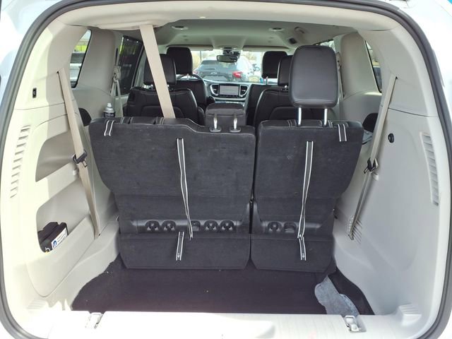 Used 2024 Chrysler Pacifica Touring-L FWD image 21