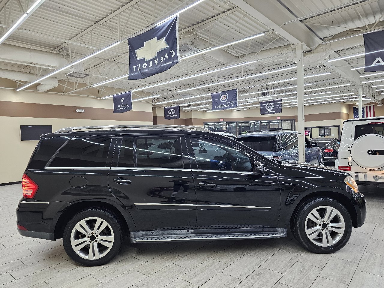 Used 2011 Mercedes-Benz GL 450 4MATIC image 6