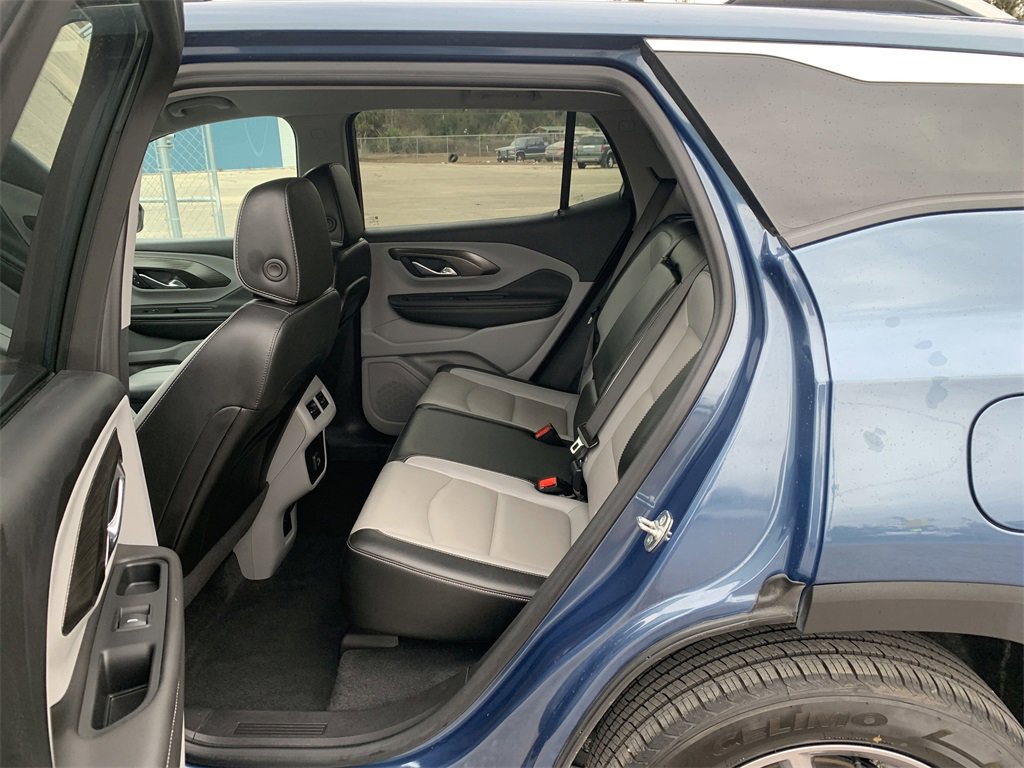 Used 2024 GMC Terrain SLT image 16