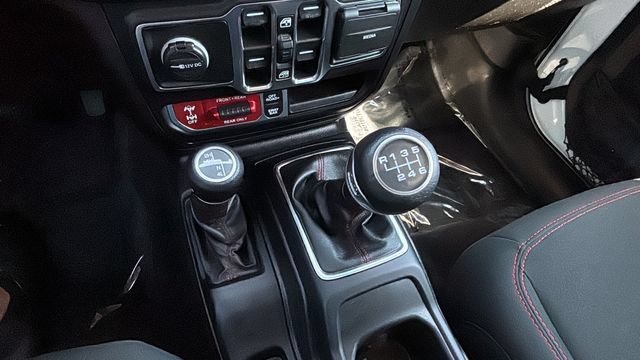 Used 2021 Jeep Gladiator Rubicon AWD/4WD image 30