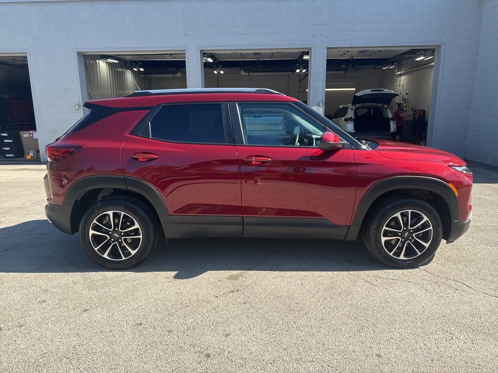 Used 2024 Chevrolet TrailBlazer LT w/ Convenience Package image 2