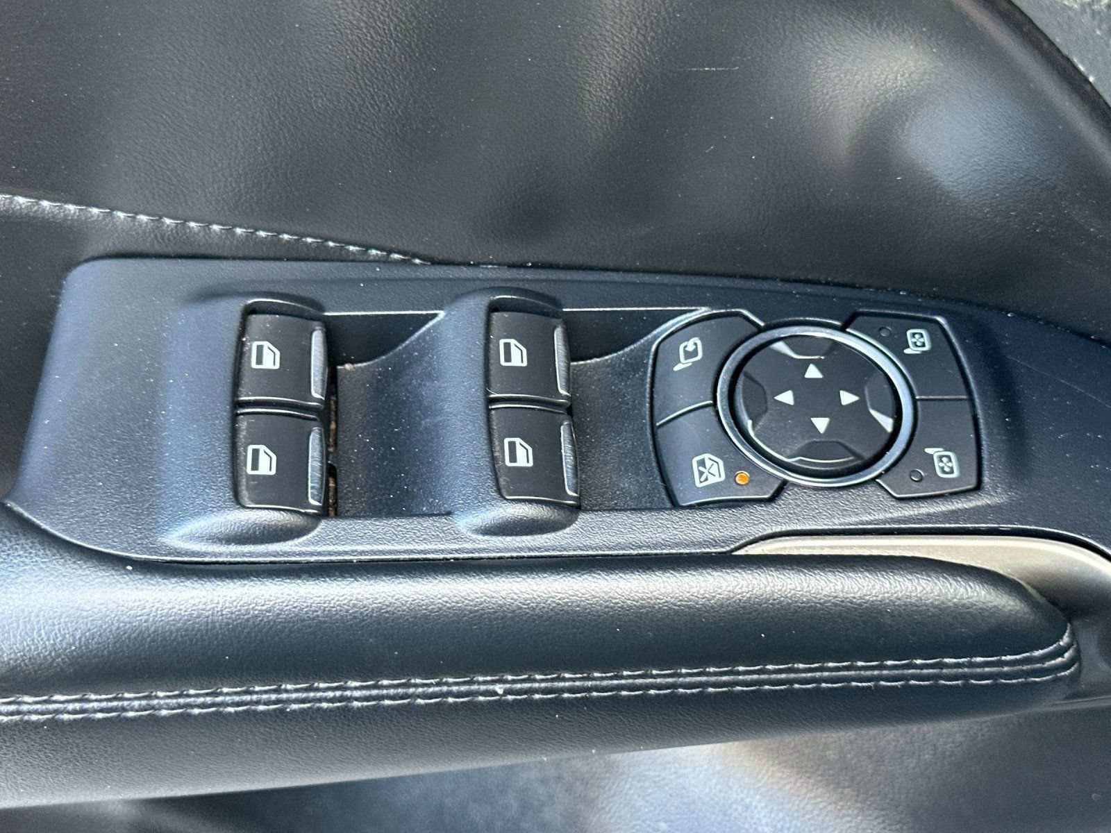 Used 2017 Lincoln MKC Reserve w/ Lincoln MKC Climate Package AWD/4WD image 12