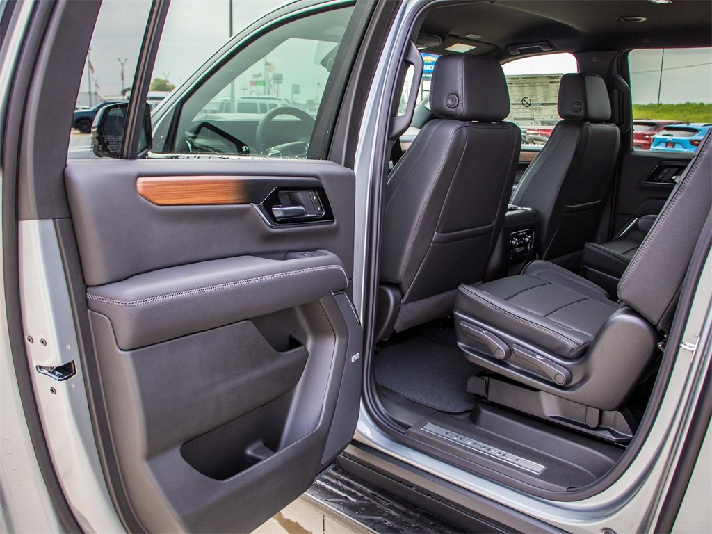 New 2025 GMC Yukon XL Denali image 24