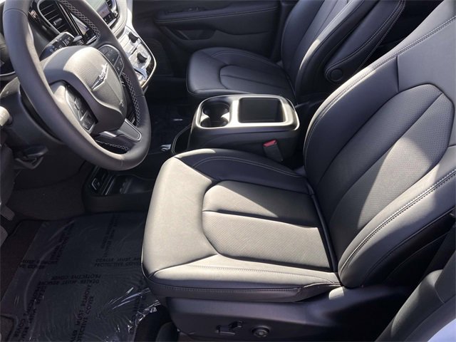 New 2026 Chrysler Pacifica Select image 24