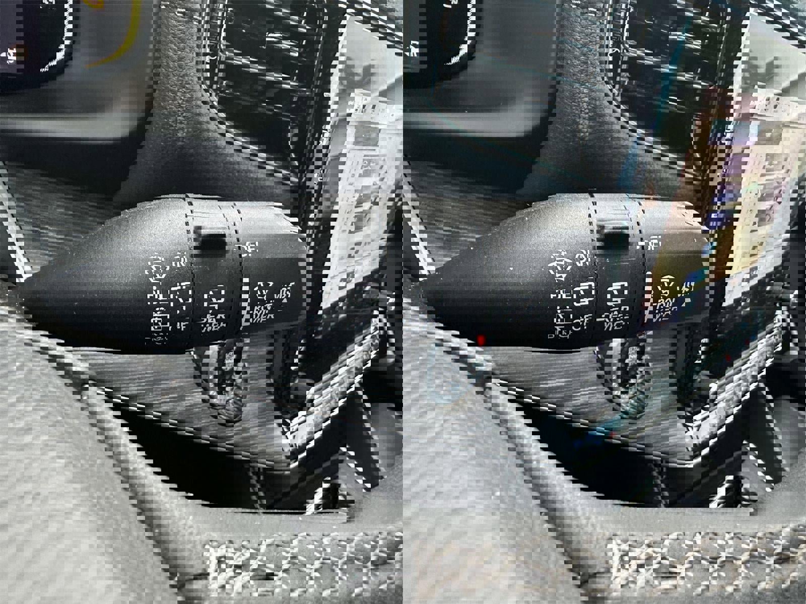 Used 2024 Jeep Wagoneer Series II w/ Flexible Seating Group image 21