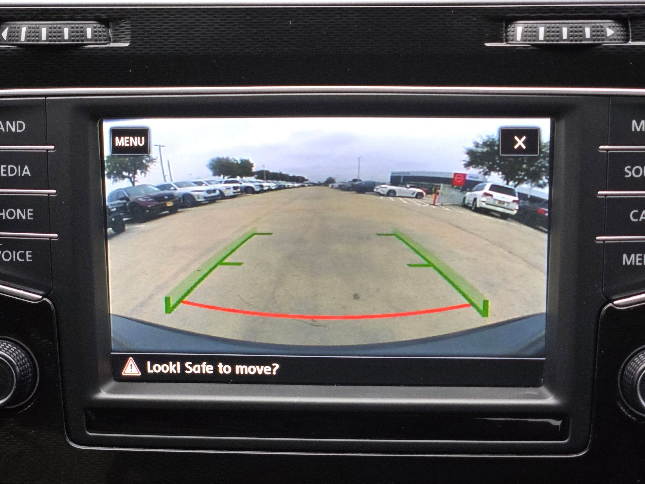 Used 2017 Volkswagen GTI SE image 17