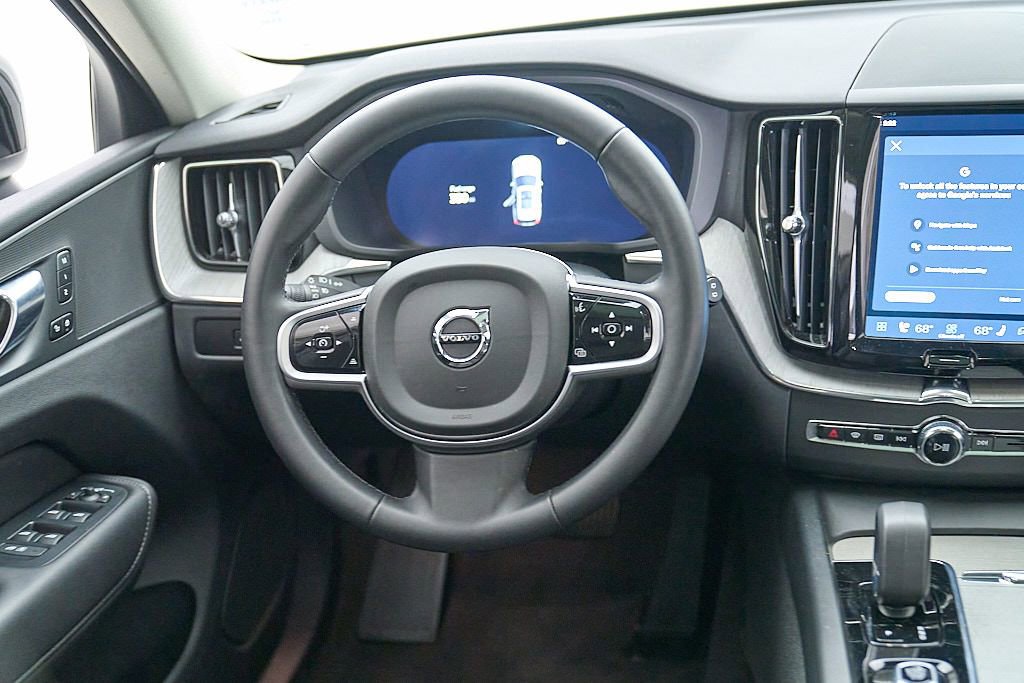 Certified 2025 Volvo XC60 B5 Plus AWD/4WD image 27