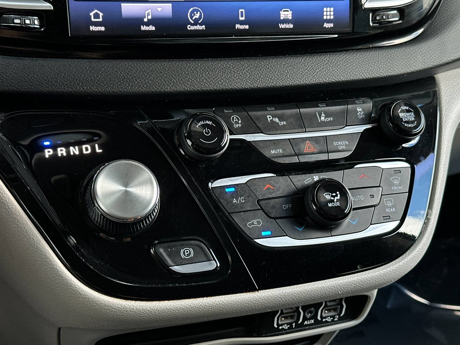 Used 2023 Chrysler Pacifica Touring-L FWD image 19