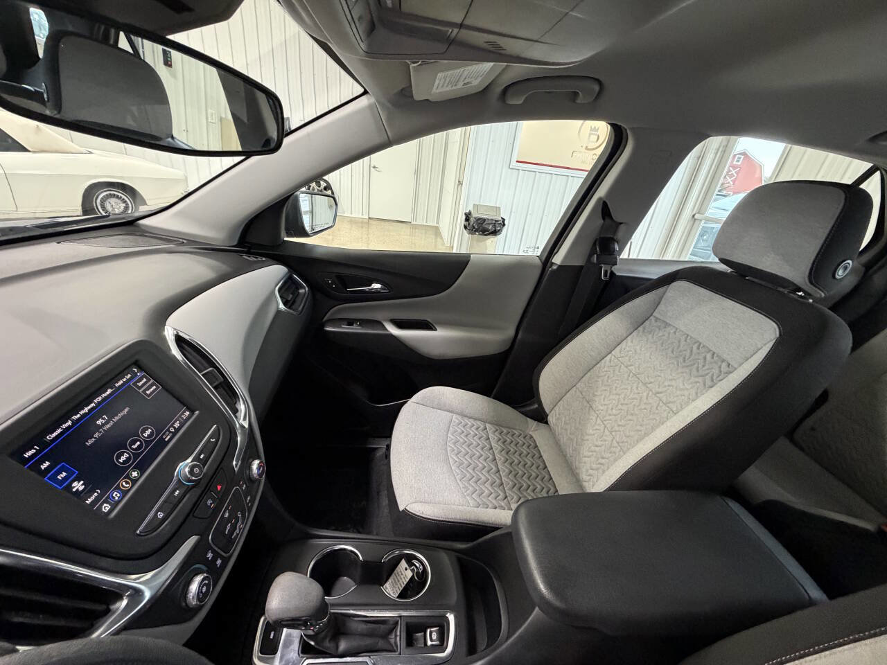 Used 2022 Chevrolet Equinox LS AWD/4WD image 26
