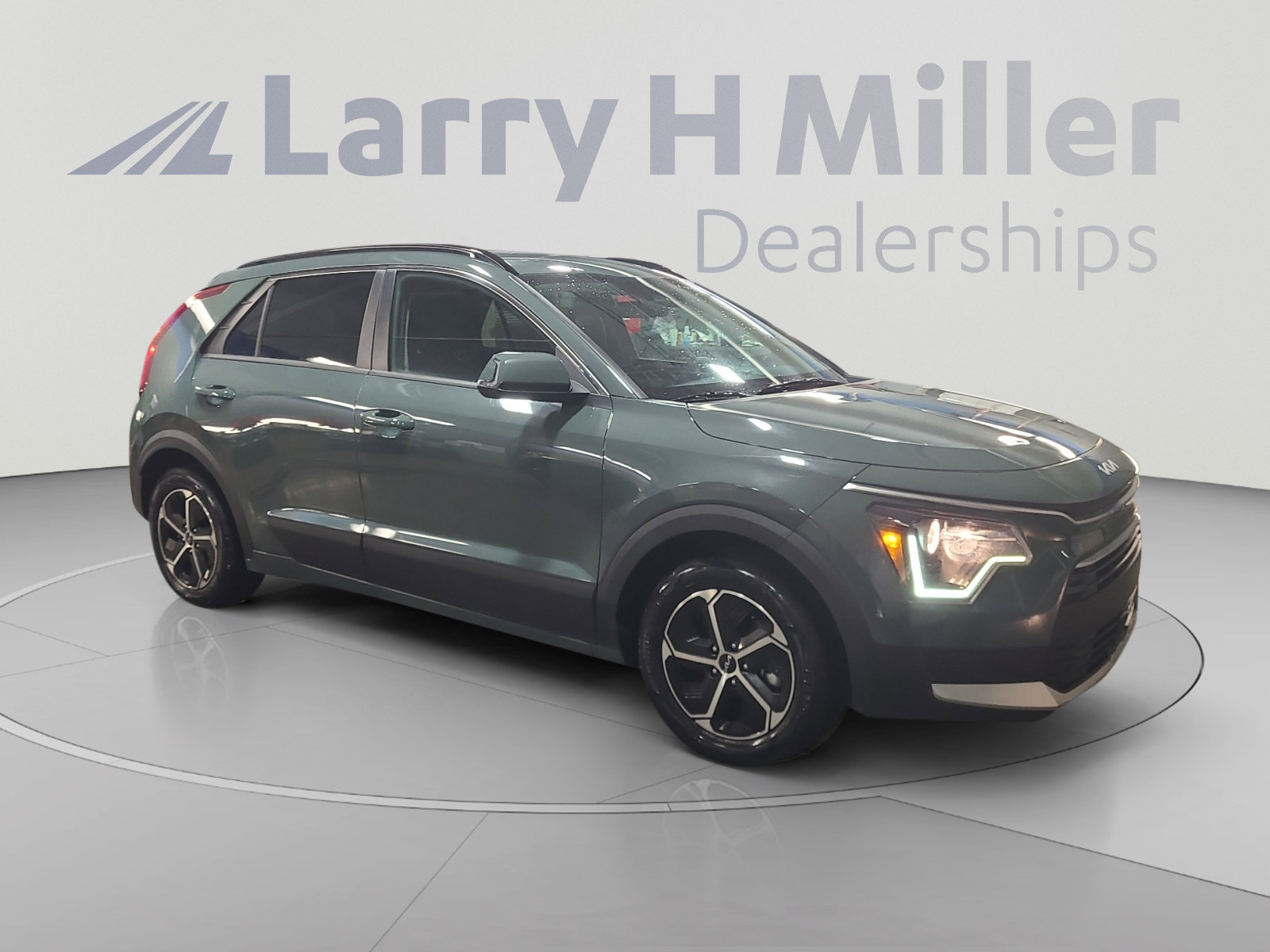 Used 2023 Kia Niro EX w/ EX Cold Weather Package FWD image 7