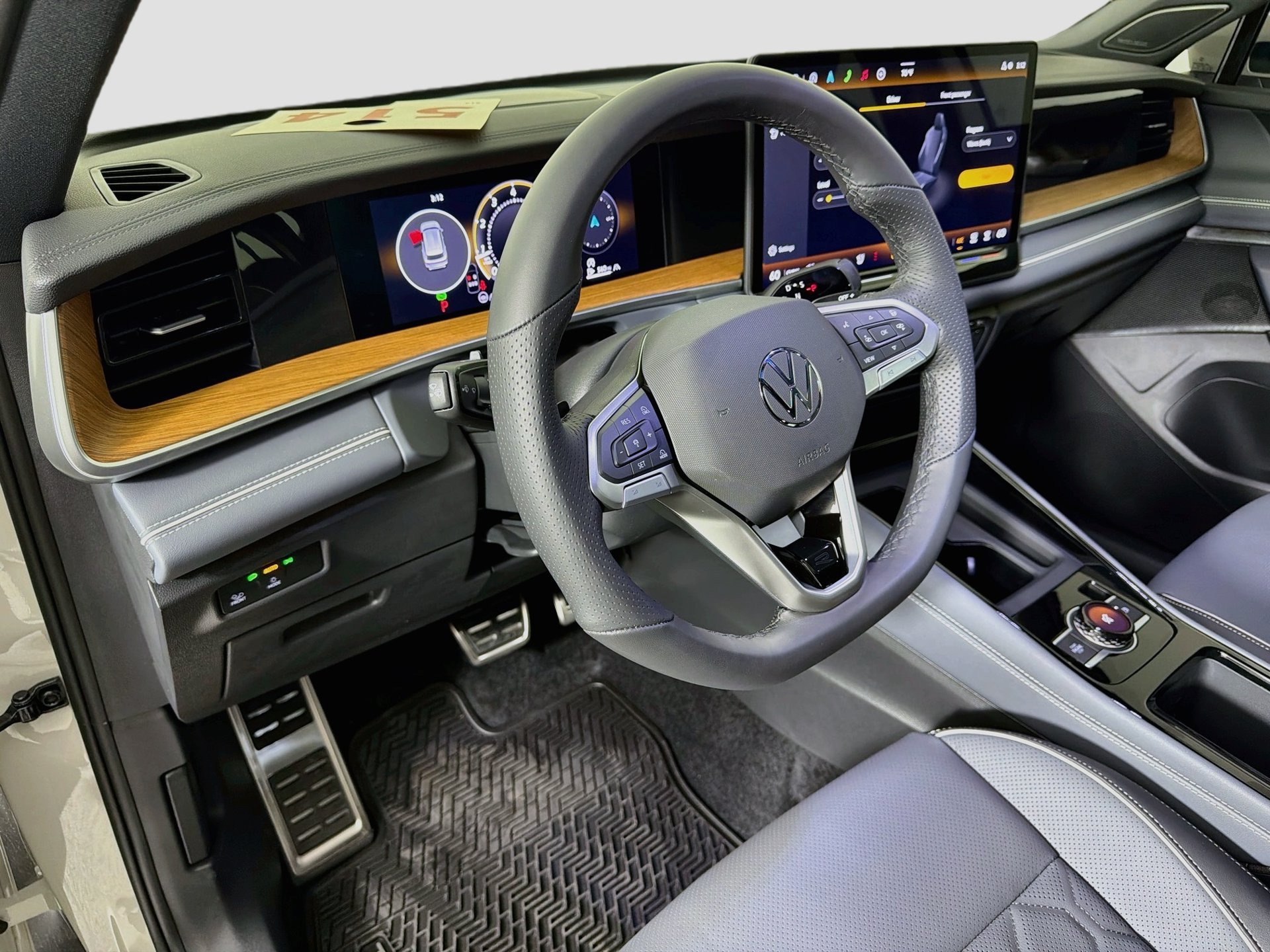 New 2027 Volkswagen Tiguan SEL R-Line AWD/4WD image 9