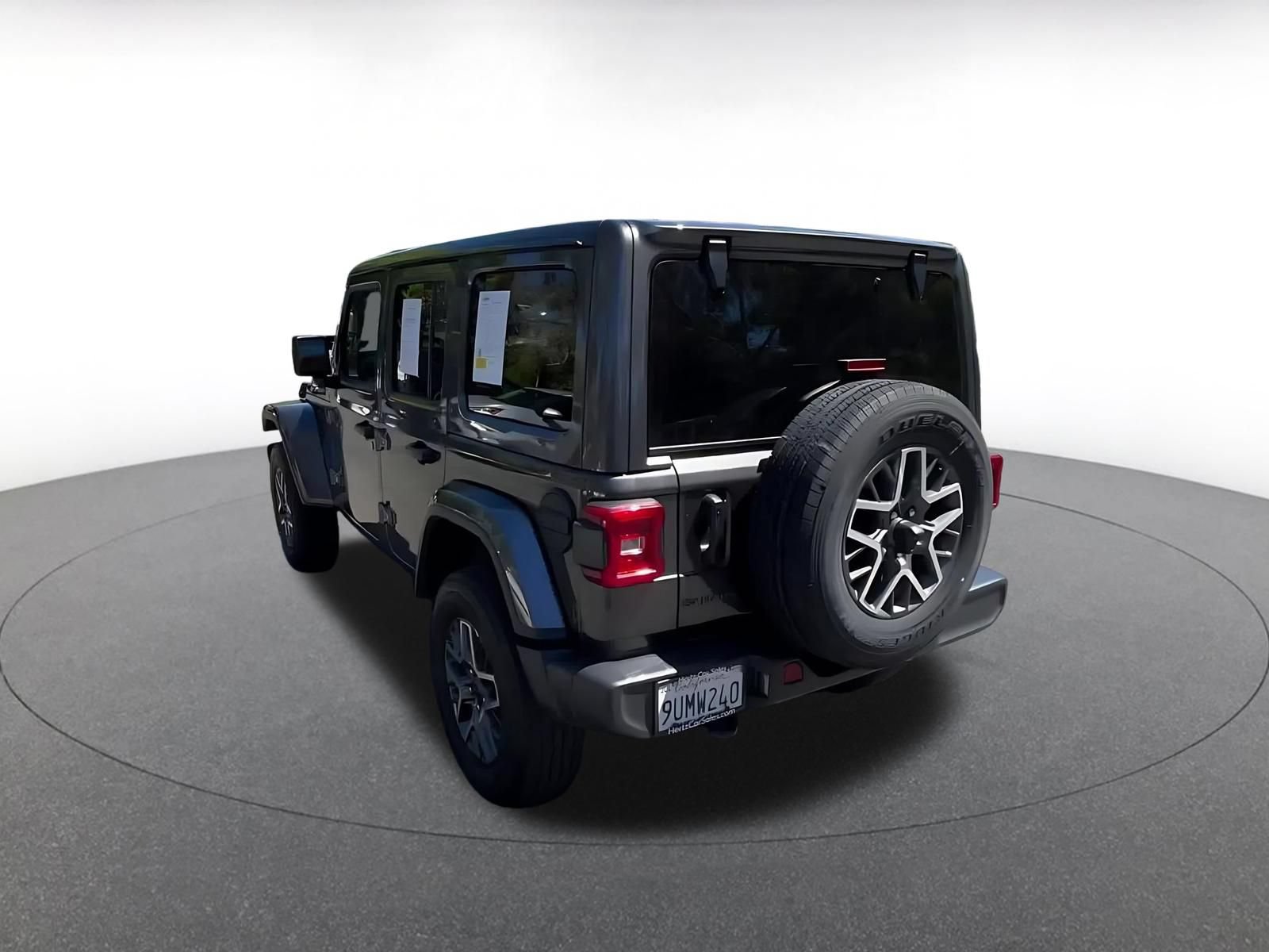 Used 2025 Jeep Wrangler Unlimited Sahara AWD/4WD image 11
