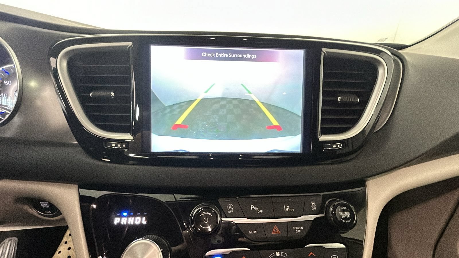 Used 2023 Chrysler Pacifica Touring-L FWD image 27