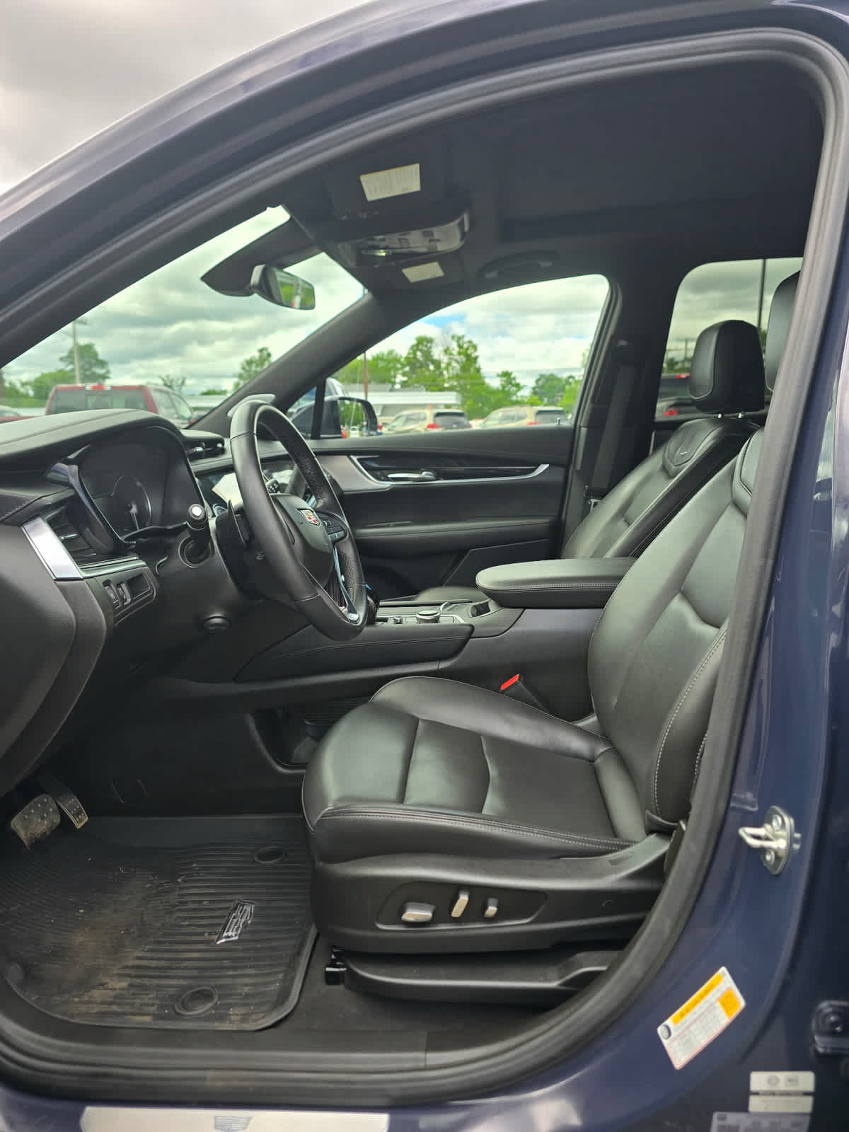 Used 2025 Cadillac XT6 Premium Luxury AWD/4WD image 24