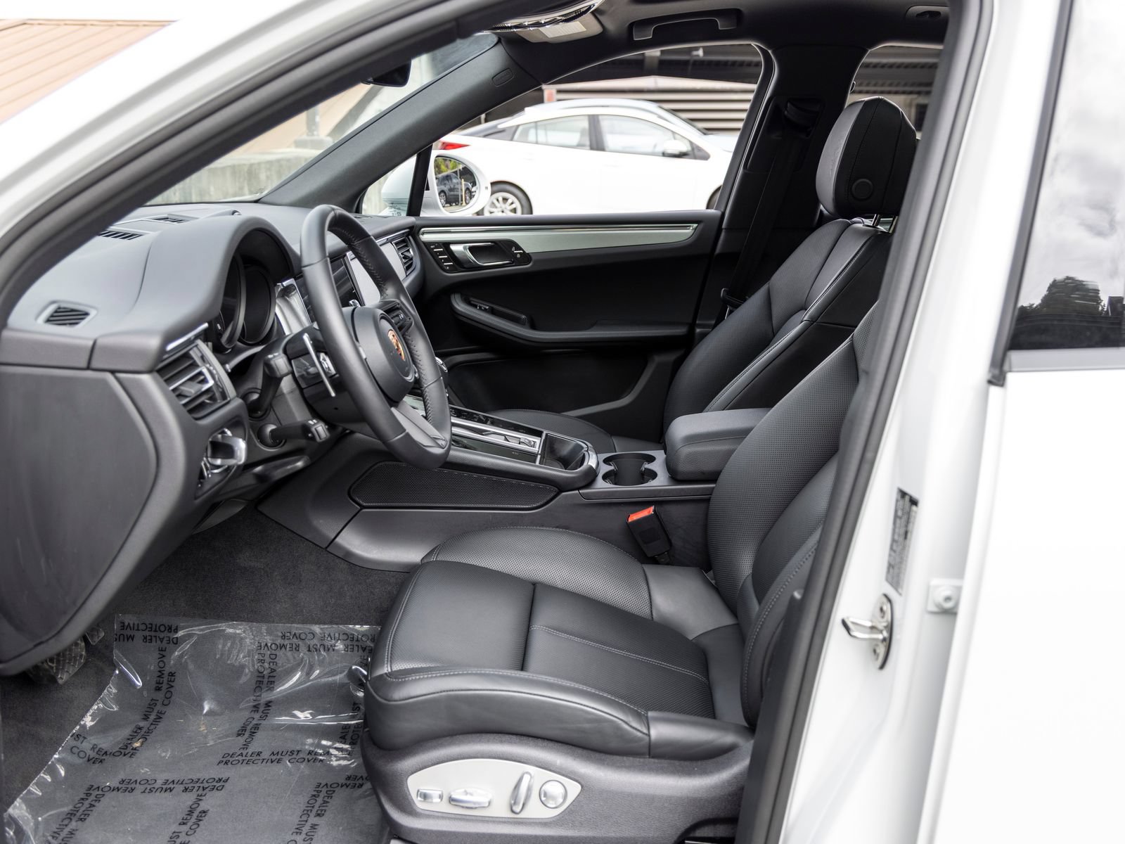 Certified 2026 Porsche Macan AWD/4WD image 30