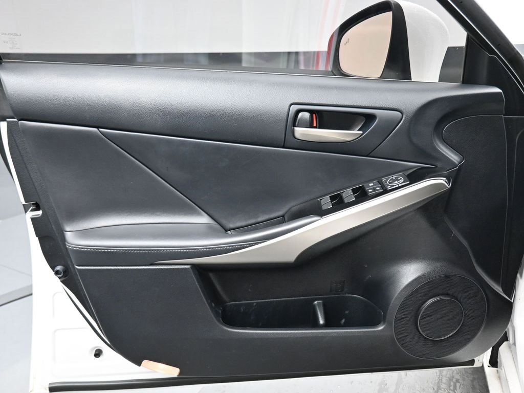 Used 2020 Lexus IS 300 image 9