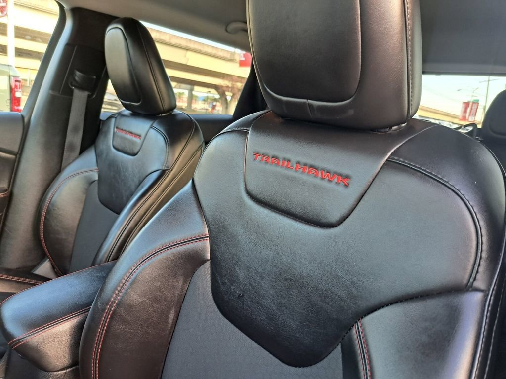 Used 2021 Jeep Cherokee Trailhawk image 18