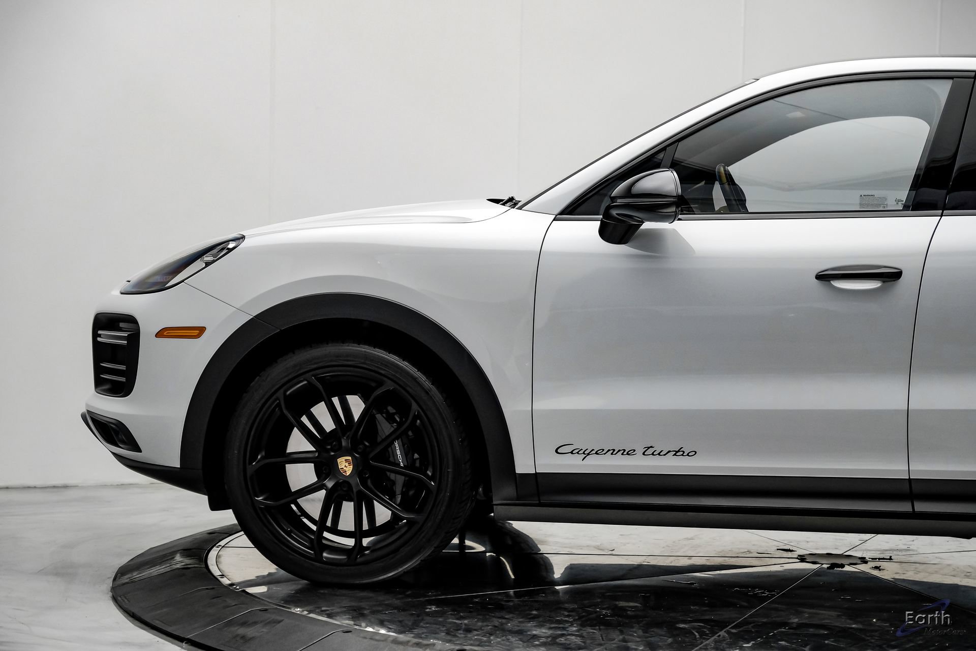 Used 2022 Porsche Cayenne Turbo image 6