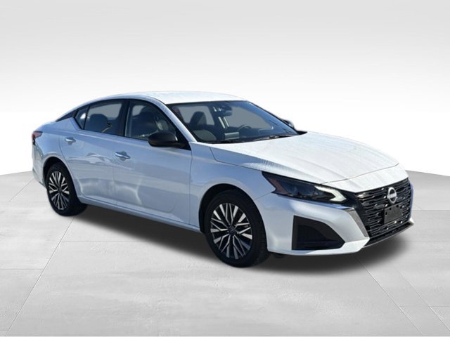 Used 2025 Nissan Altima 2.5 SV AWD/4WD image 7