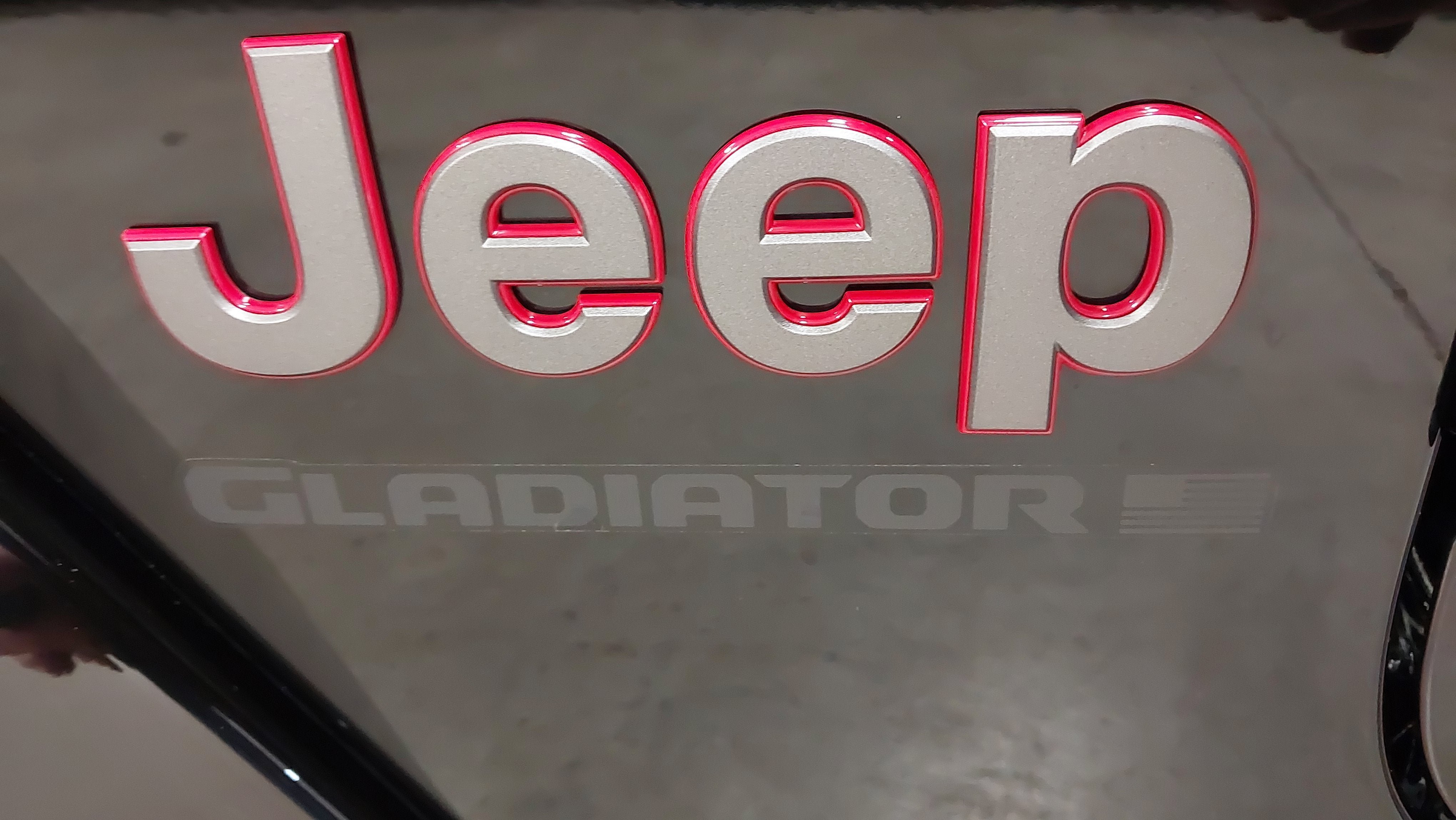 Used 2025 Jeep Gladiator Rubicon w/ Dual Top Group AWD/4WD image 17