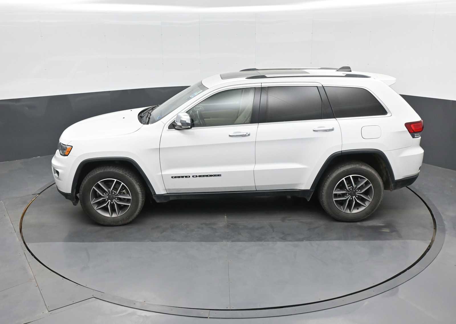 Used 2021 Jeep Grand Cherokee Limited w/ Luxury Group II AWD/4WD image 16