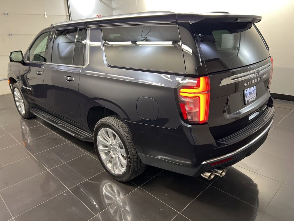 Used 2024 Chevrolet Suburban Premier w/ Premium Package AWD/4WD image 4