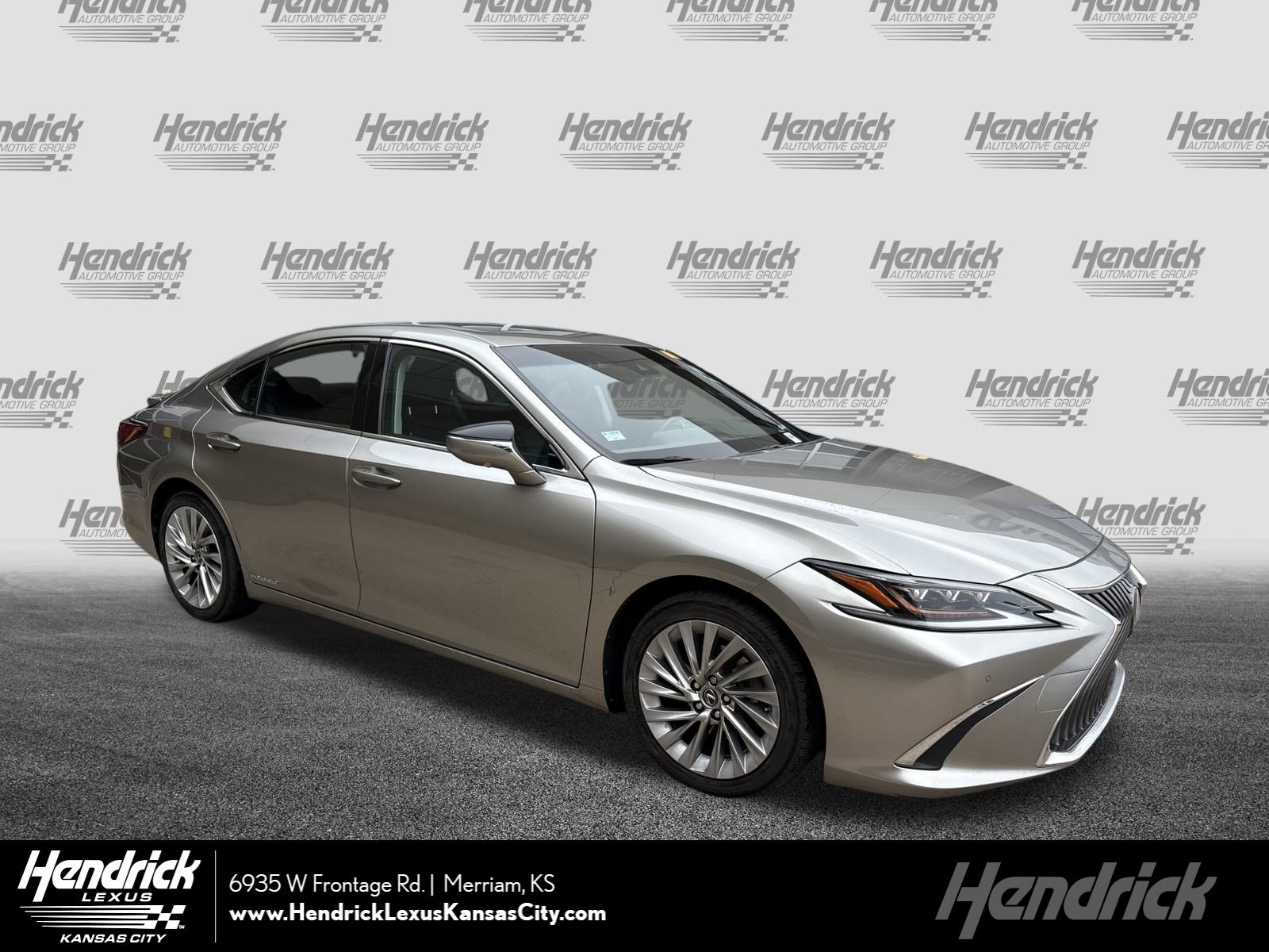 Used 2019 Lexus ES 300h w/ Accessory Package