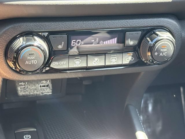 Used 2023 Nissan Kicks SR w/ SR Premium Package FWD image 22
