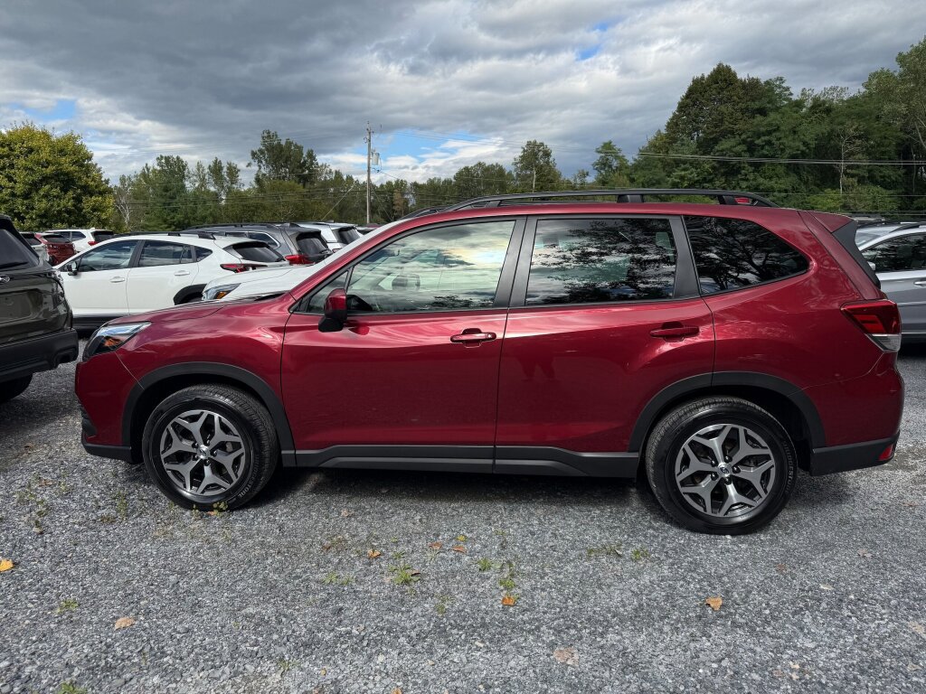 Used 2023 Subaru Forester Premium image 4