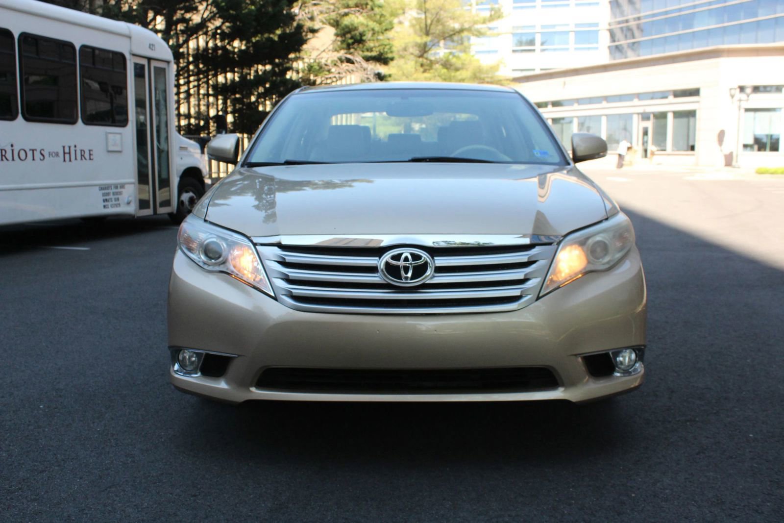Used 2011 Toyota Avalon FWD image 3