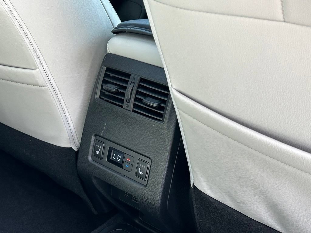 Used 2025 Mitsubishi Outlander 4WD Plug-In Hybrid image 48