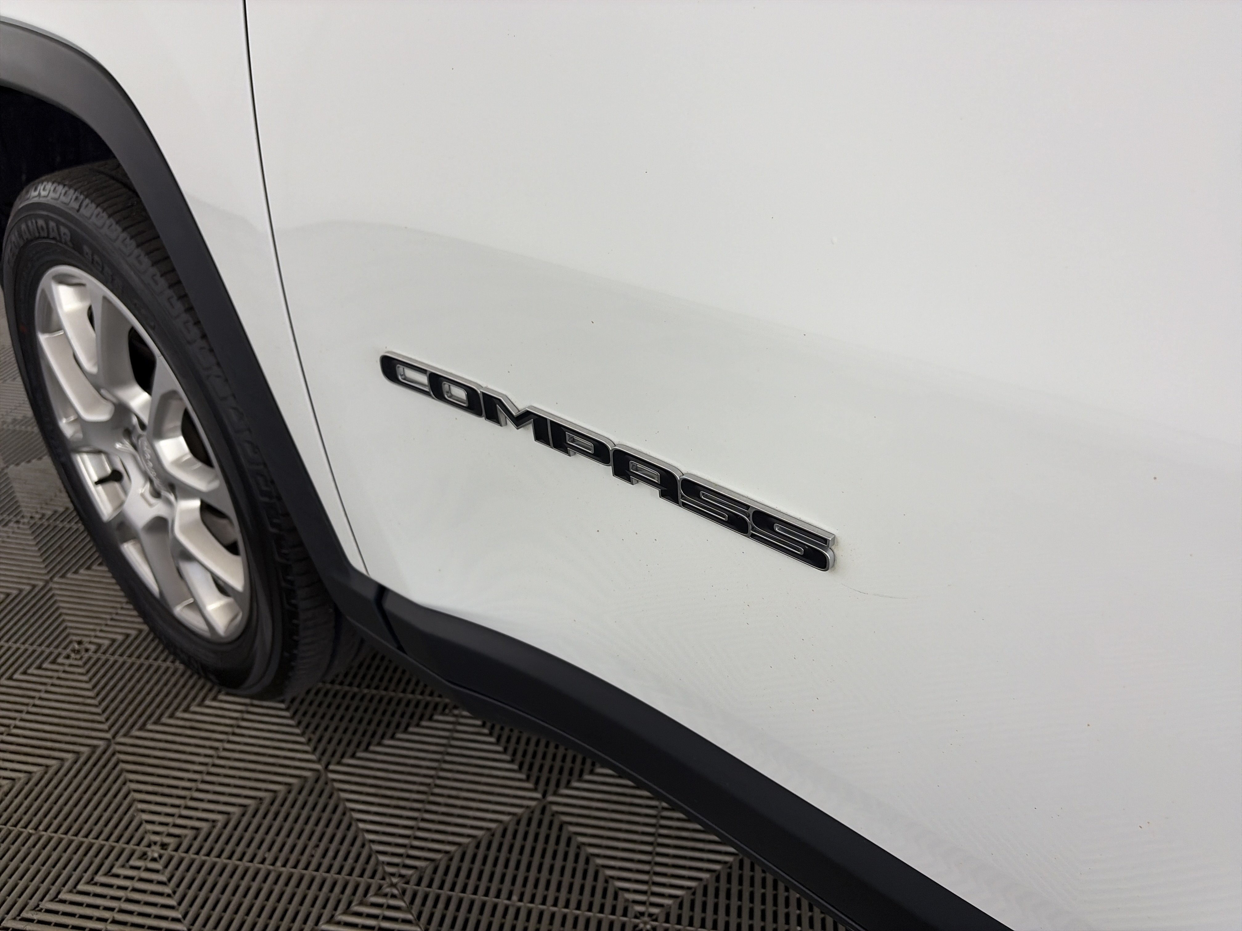 Used 2023 Jeep Compass Latitude AWD/4WD image 17