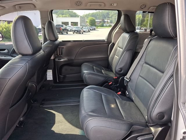 Used 2016 Toyota Sienna SE w/ SE Preferred Package FWD image 10