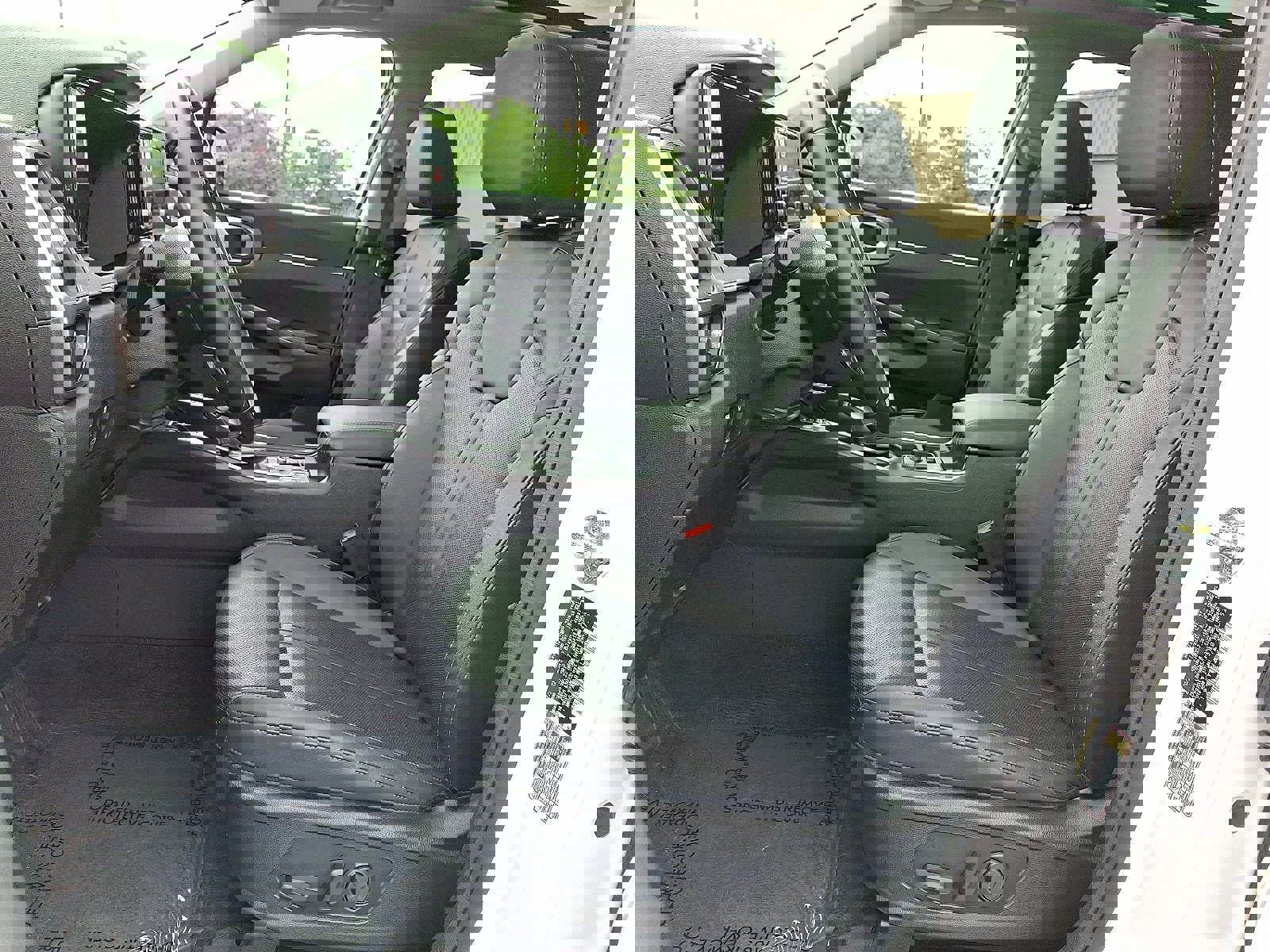 Used 2022 Kia Sorento EX w/ Panoramic Sunroof Package image 14