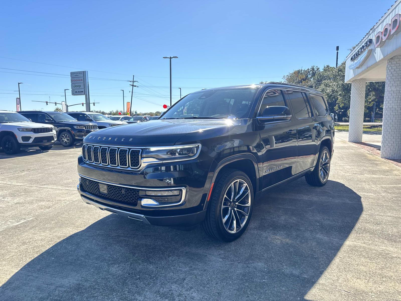 Used 2022 Jeep Wagoneer Series III w/ Premium Group I image 3